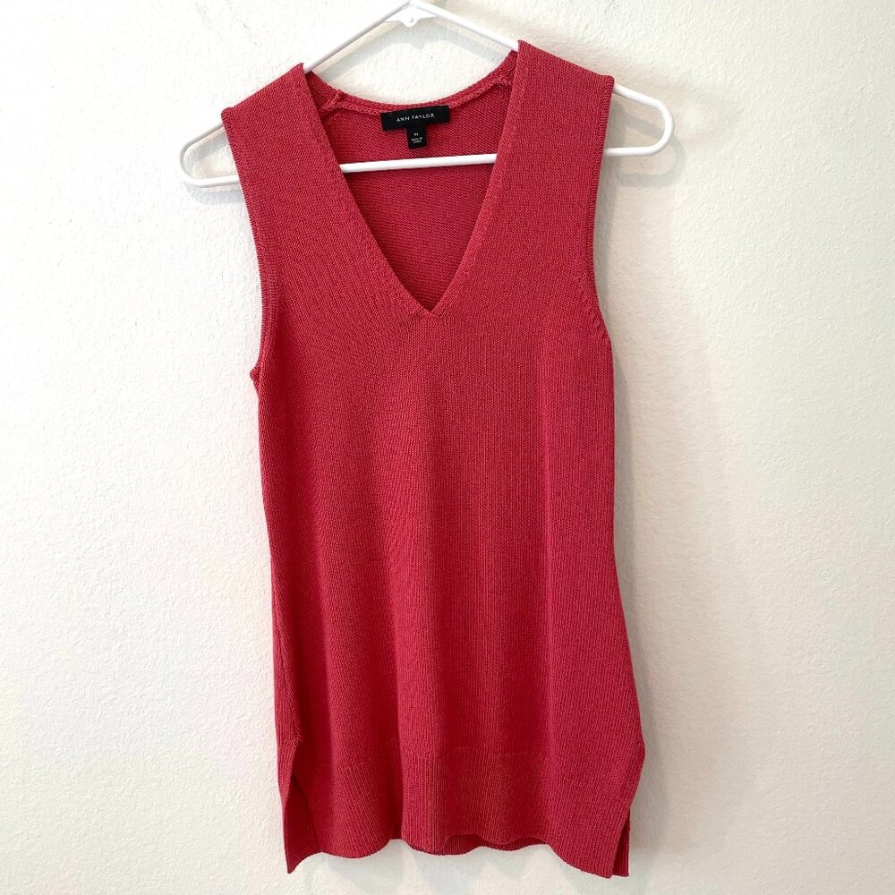 Ann Taylor V-Neck Sleevesless Knit Top  Color: Orange/Pumpkin  Size: XS